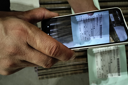 アプリでバーコードを読み取っている様子