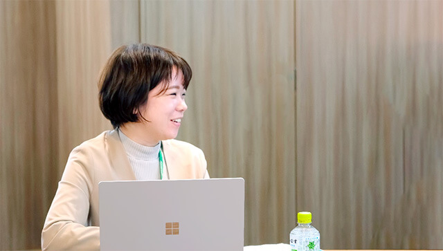 アステリア内海さん写真